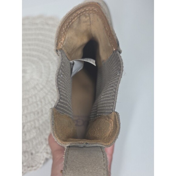 UGG Wmn Hillhurst II Chelsea Desert Boot Shoes Suede Ribbed Trim Waterproof Y2K* - Picture 13 of 16